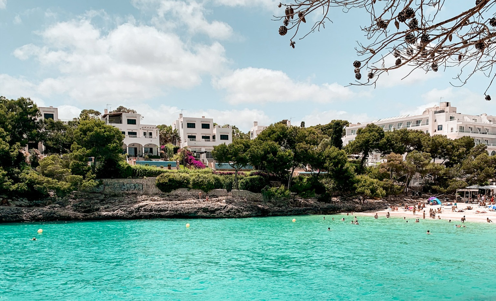 Cala Gran, één van de vijf baaien in Cala d'Or, Mallorca